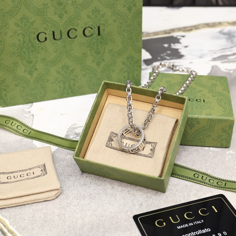 G*u*i necklaces